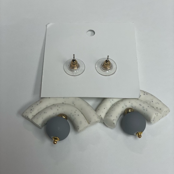 Hey June Fashion Earrings - Picture 2 of 4